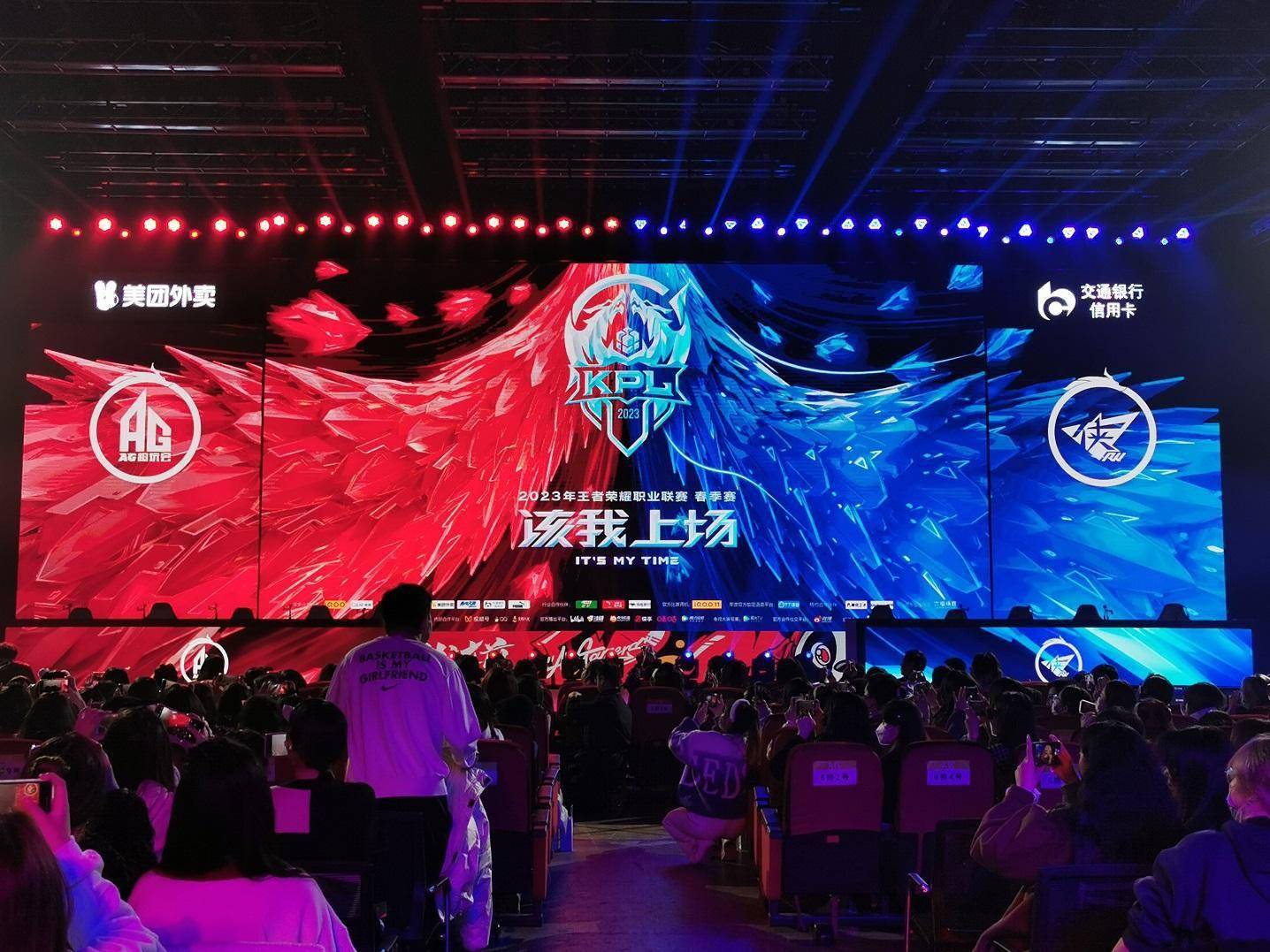 蒂姆回归赛场，精彩发挥首场状态亮眼，FPX观众沸腾！